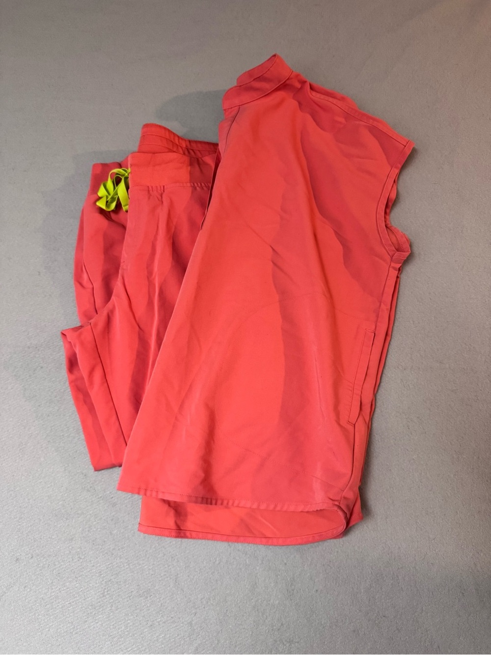 Figs Coral Pink Women's Scrub Set Size Large